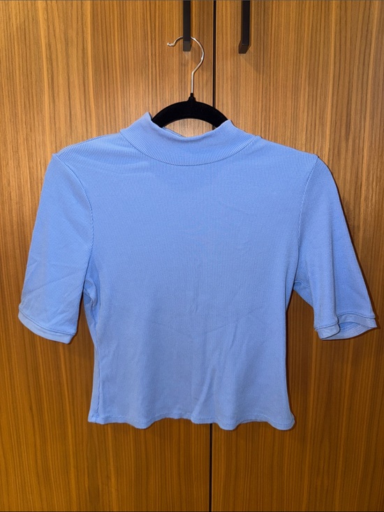 ALO Yoga Tops - ALO Yoga Ribbed Mesh Secret Short Sleeve - Crystal Clear Blue